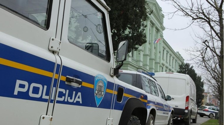 Teško ozlijedio policajca kod Đakova, uhićeno ukupno petero ljudi