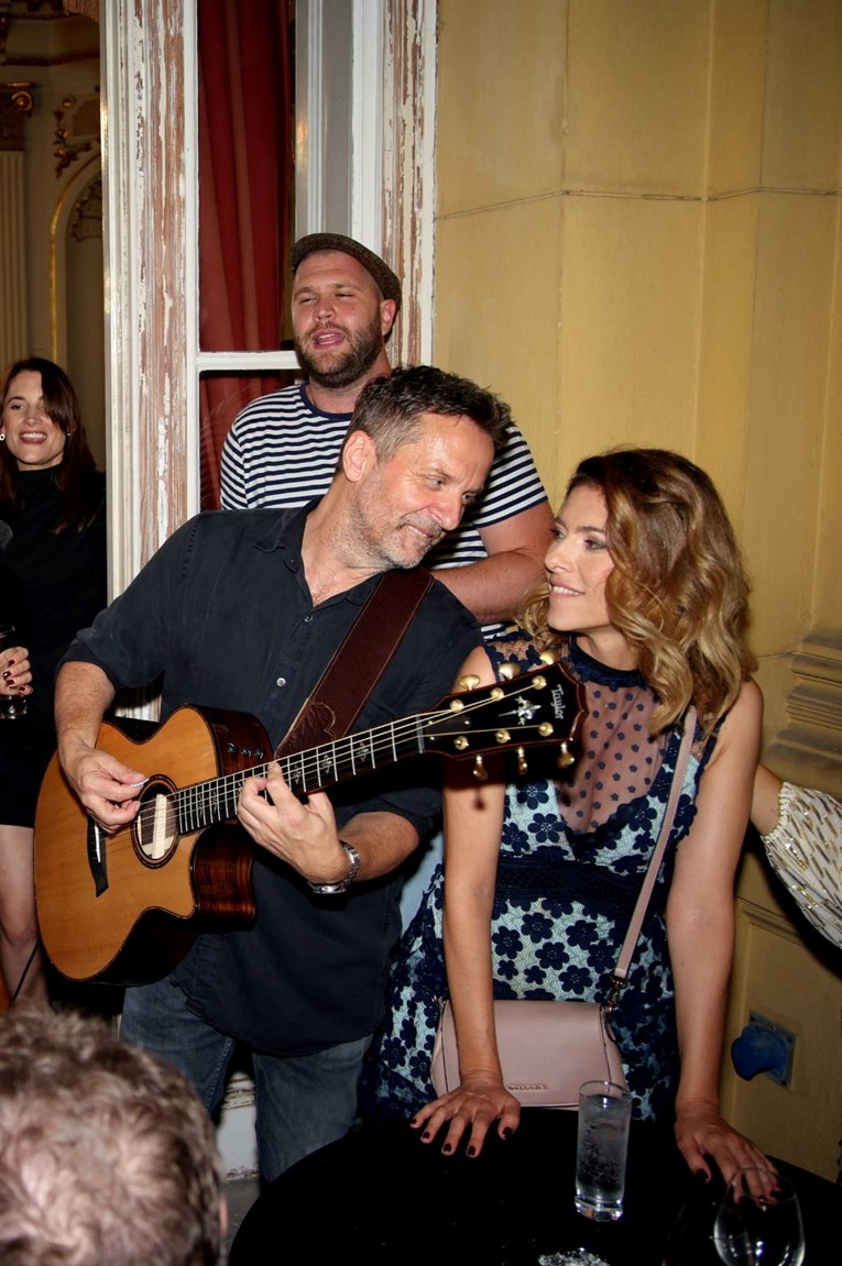 Fotografi snimili zaljubljene poglede Jelene Perčin i Ante Gele