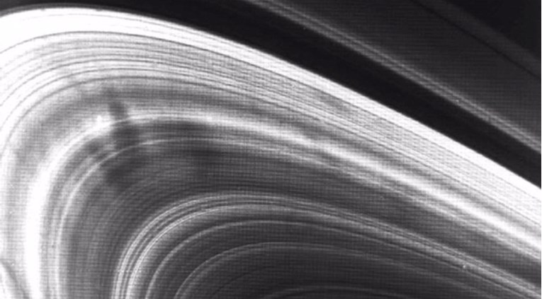 FOTO Na Saturnovim prstenovima su se pojavile misteriozne mrlje, ne zna se uzrok