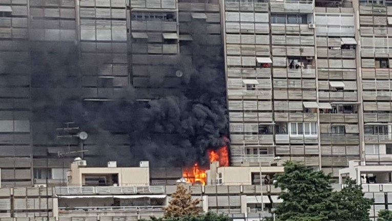 Veliki požar u Splitu pod kontrolom, ozlijeđena tri vatrogasca