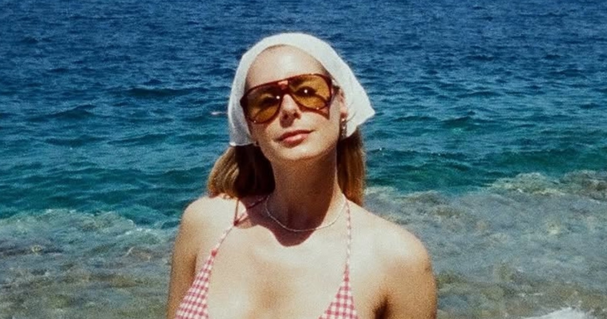 Nika Turković u bikiniju koji izgleda kao da je stigao iz nekog drugog desetljeća