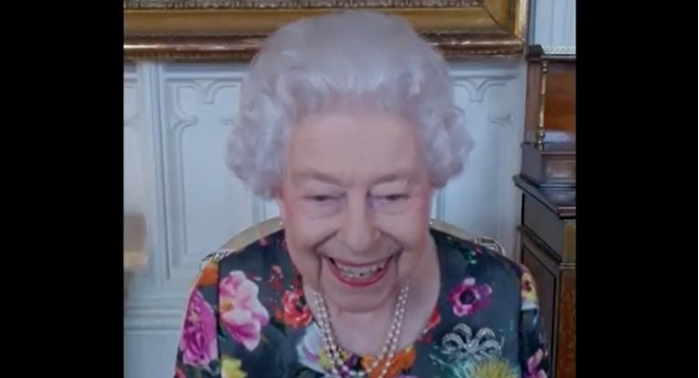 VIDEO Objavljena snimka kraljice Elizabete, 6 dana nakon što je provela noć u bolnici