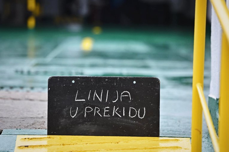 Zbog jakog juga u prekidu brojne trajektne i katamaranske linije