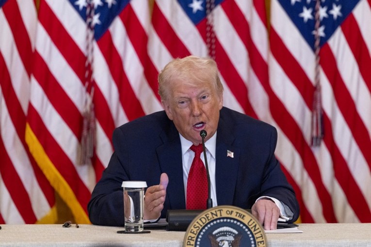 Trump: Bidenova administracija ilegalno je koristila autopen. Treba ih uhititi