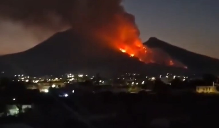 VIDEO Gori Vezuv