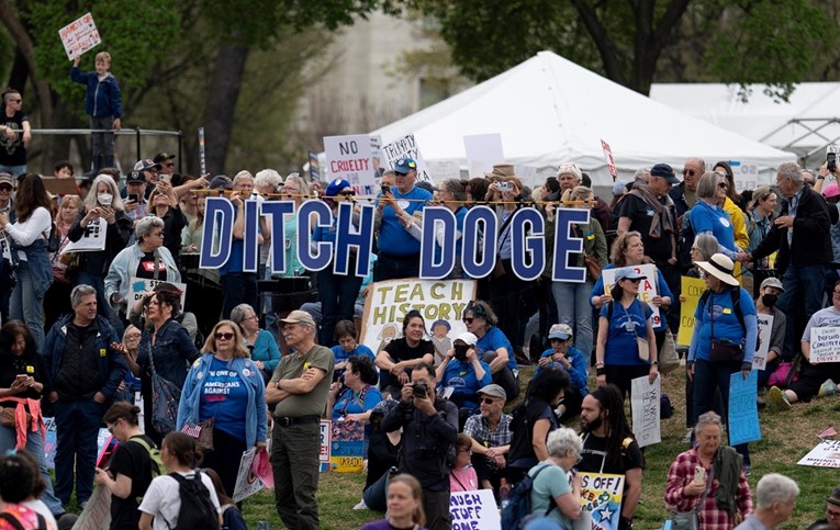 Vrhovni sud SAD-a dopustio DOGE-u pristup osobnim podacima u sustavu socijalne skrbi