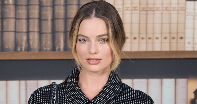 Margot Robbie odvažno prekršila dress code na reviji Chanela