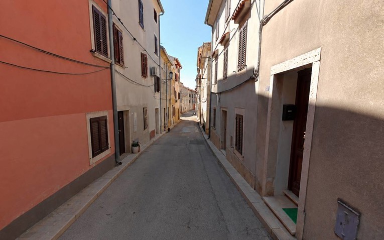 Tukli ih palicom u Vodnjanu, pucalo se i iz pištolja. Sve su gledala djeca 