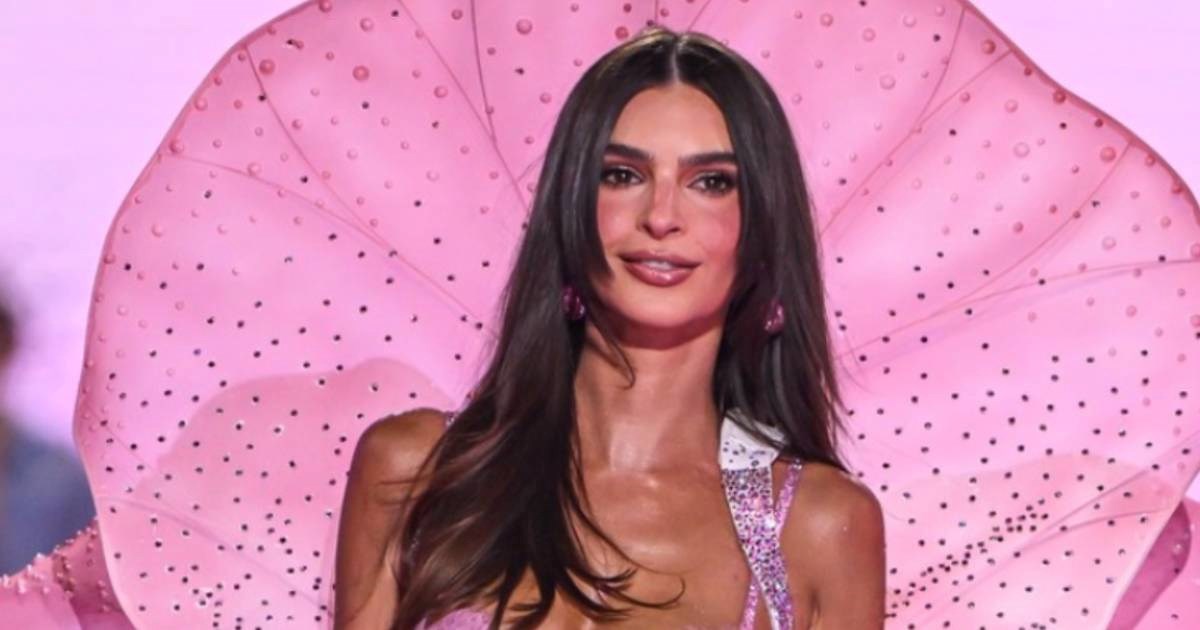 Emily Ratajkowski debitirala na Victoria’s Secret pisti, svi fanovi govore isto