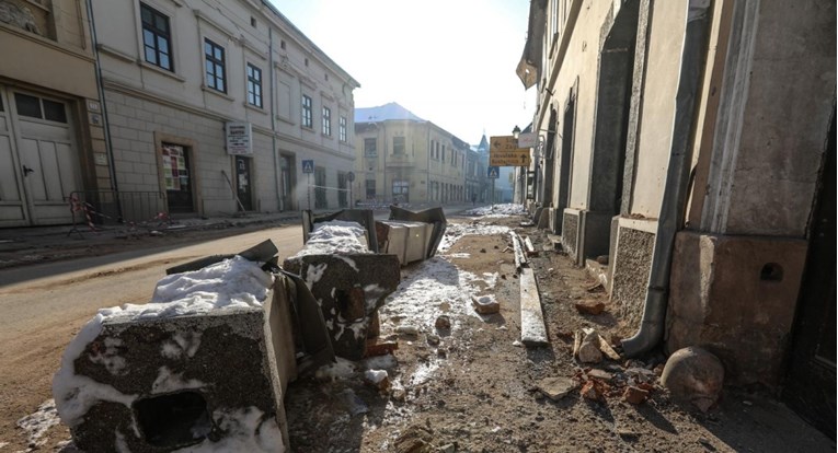 Bolnički restoran u Petrinji pretvoren u Odjel za plućne bolesti, stigli i pacijenti