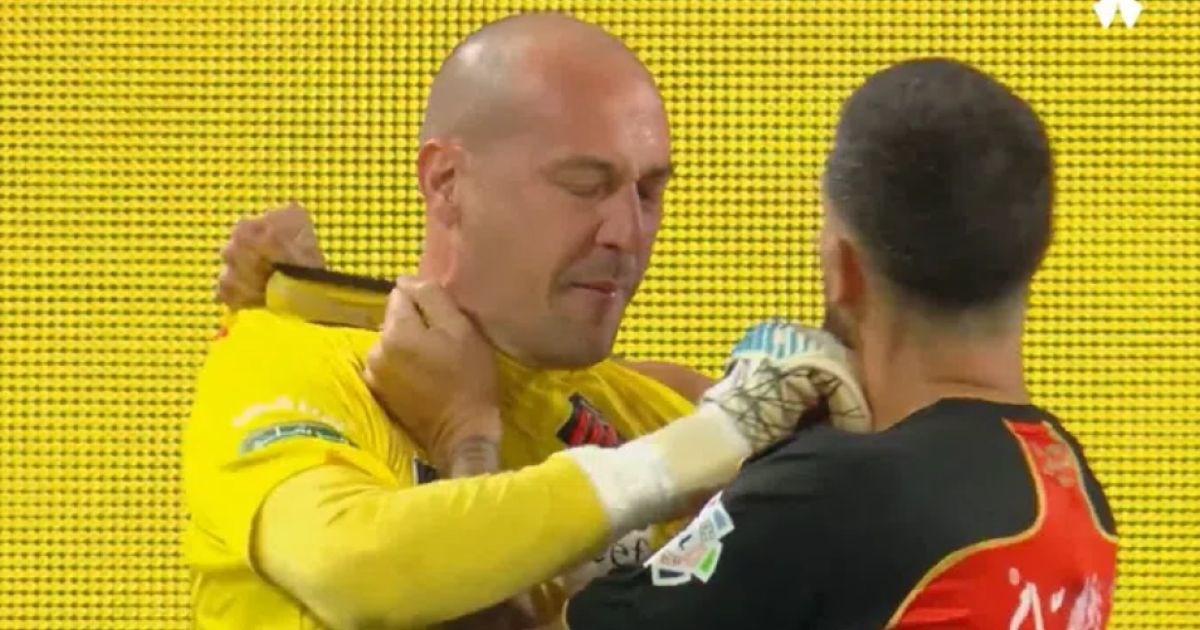 VIDEO Golman koji je pričao o "srpskom Kninu" se potukao sa suigračima usred utakmice