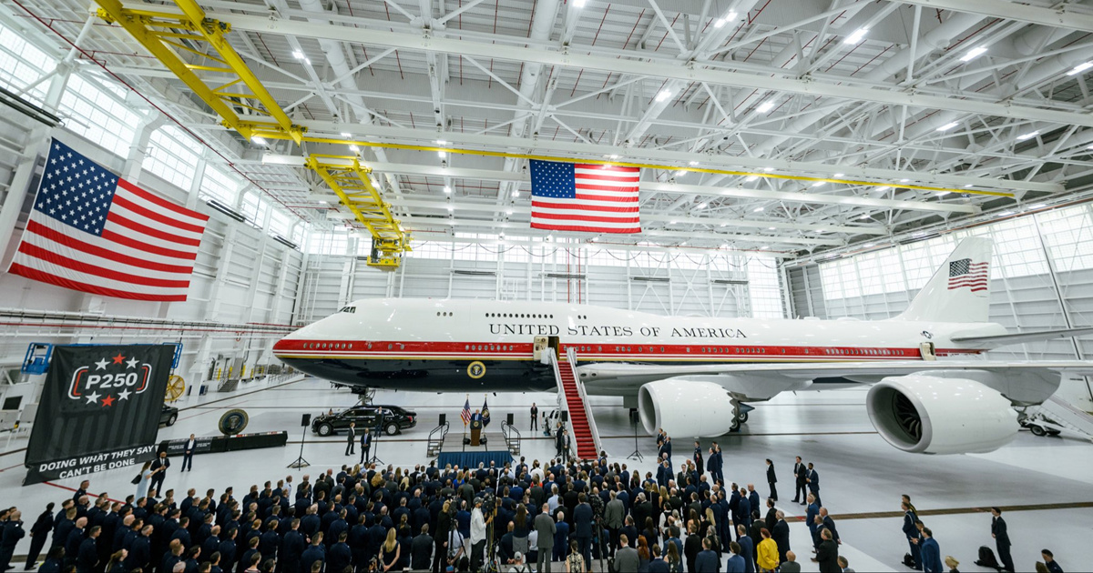 Trump predstavio luksuzni avion koji mu je poklonio Katar