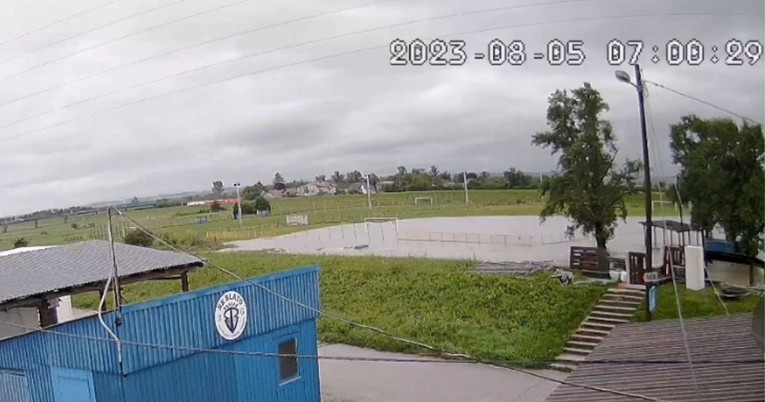 Pogledajte kako je Sava u tri minute poplavila teren zagrebačkog niželigaša