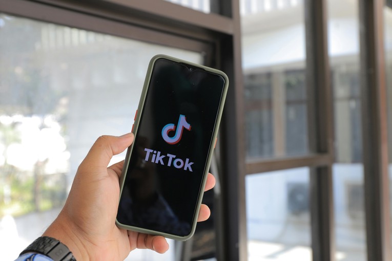 Britanski regulator Ofcom: TikTok i YouTube nisu dovoljno sigurni za djecu