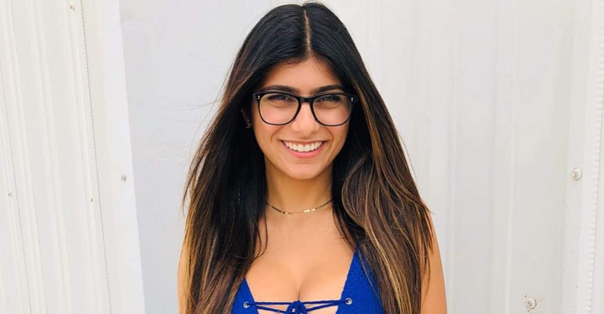 Mia Khalifa prodaje predmet koji je koristila u porno filmovima, novac ide za Libanon