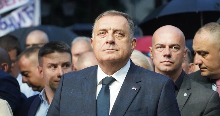 Dodiku oduzet mandat predsjednika Republike Srpske. Odmah je odgovorio