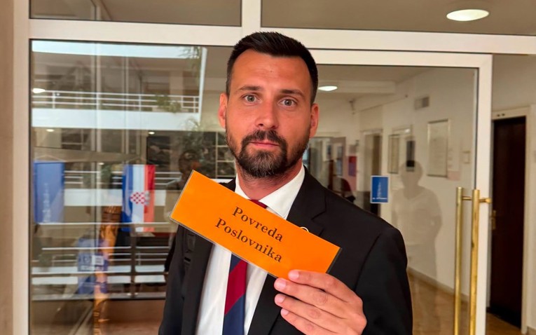 Ivošević izbačen sa sjednice u Splitu: "Prvi sam u povijesti kojem se ovo dogodilo"