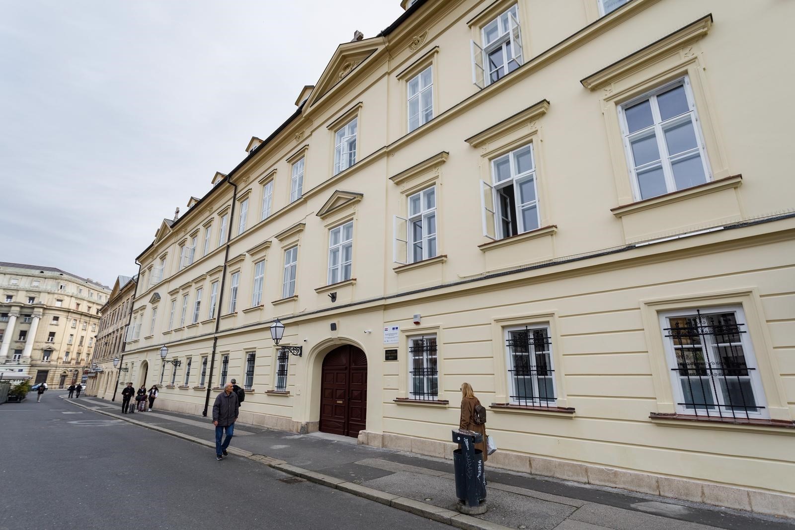 Znate li što maturanti koji idu na Katoličko-bogoslovni moraju donijeti za upis?