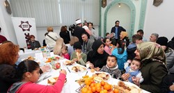 Pogledajte kako je bilo na ručku i druženju s obiteljima iz Sirije u Karlovcu