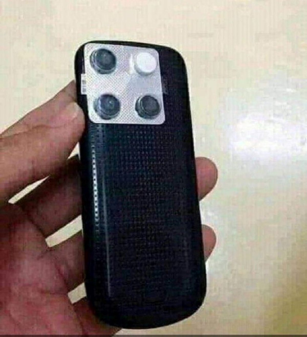 Ljudi se ne prestaju sprdati s novim iPhoneima