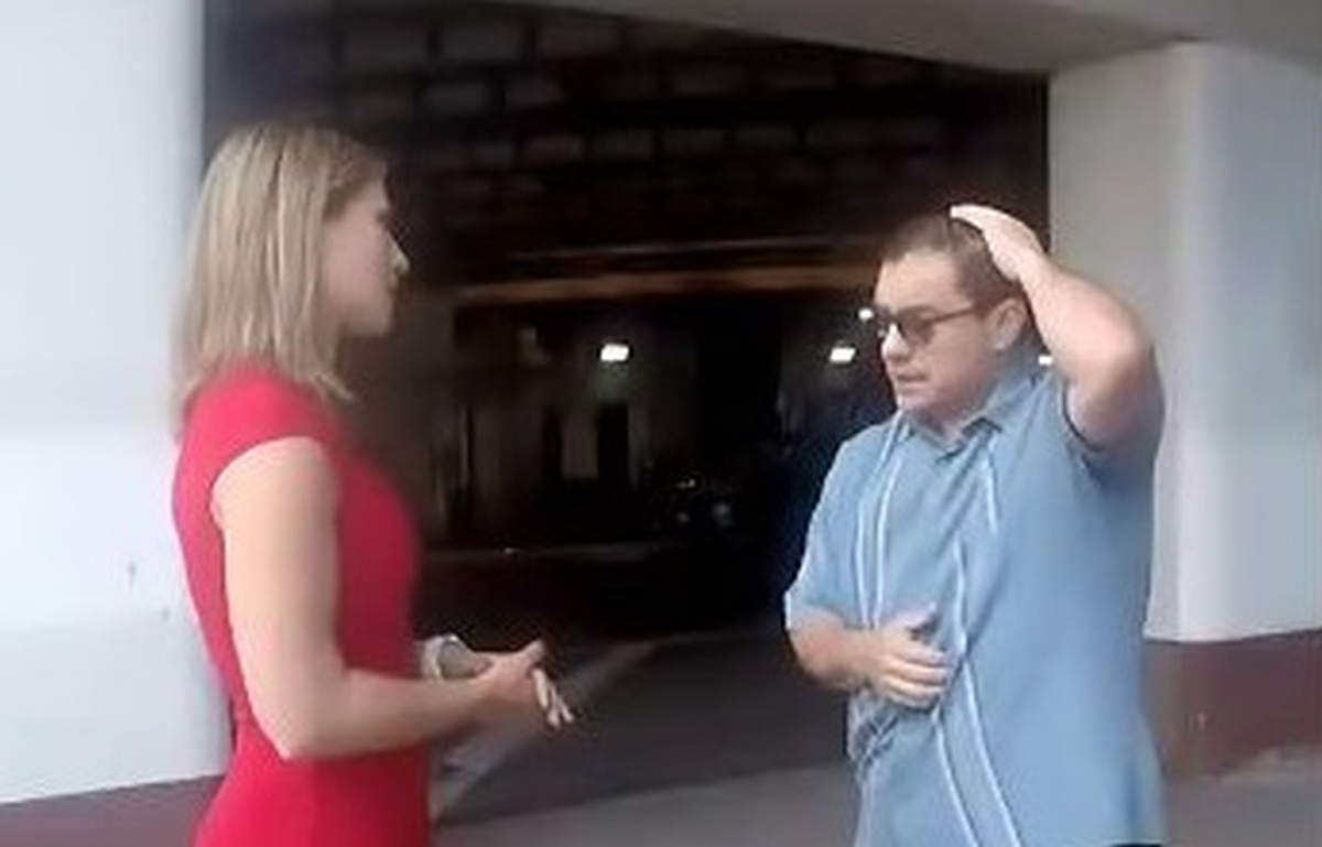 Golub se pokakao na glavu političaru koji se u tom trenu žalio na izmet golubova