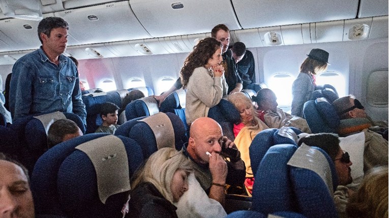 Dva avioprijevoznika od putnika više ne traže maske unutar Skandinavije