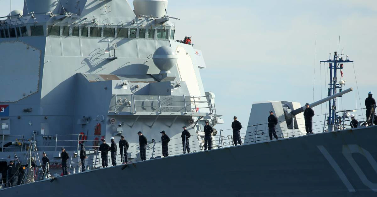 Venezuelanski lovci preletjeli preko američkog razarača