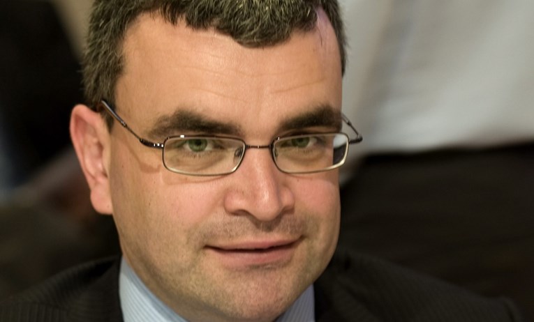 Irski ministar podnio ostavku jer je bio na večeri s 80 ljudi i tako prekršio mjere