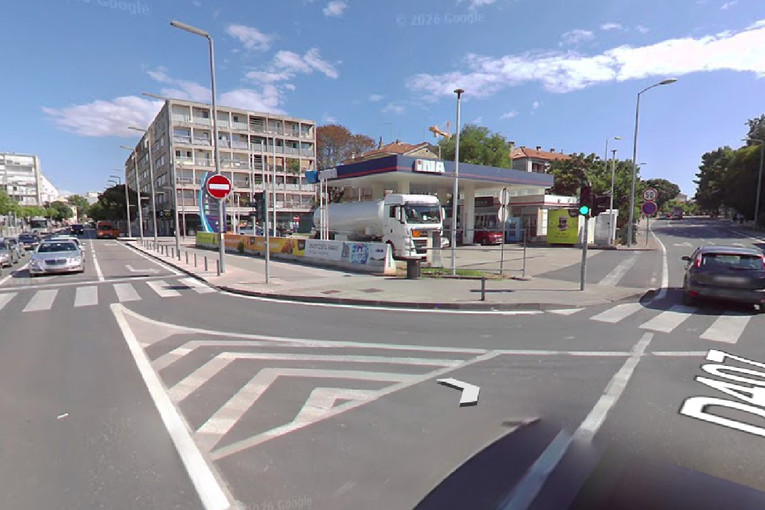 Pijana radila probleme na benzinskoj u Zadru, vrijeđala policajce. Završila u zatvoru