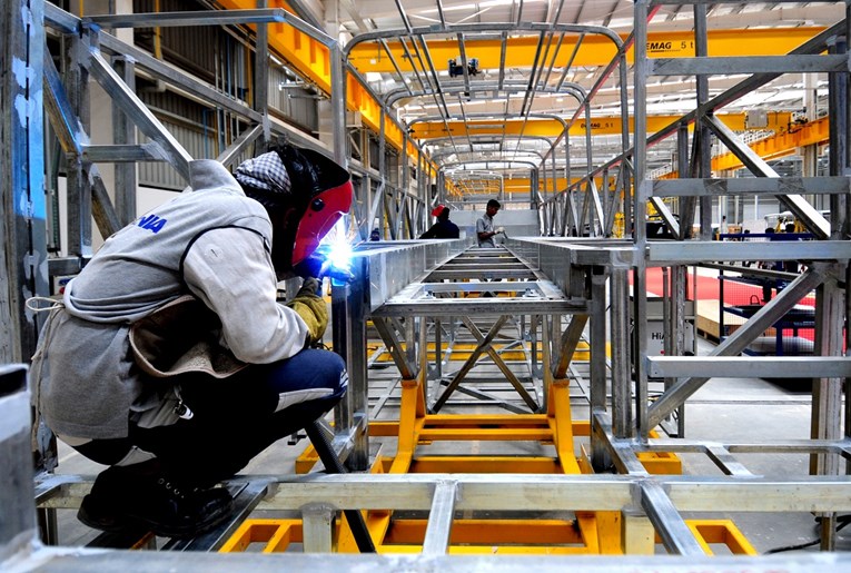 Švedski proizvođač kamiona planira ukinuti tisuće radnih mjesta