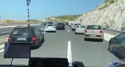 VIDEO Pogledajte kako se vozilo hitne pomoći probija kroz gužvu na autocesti