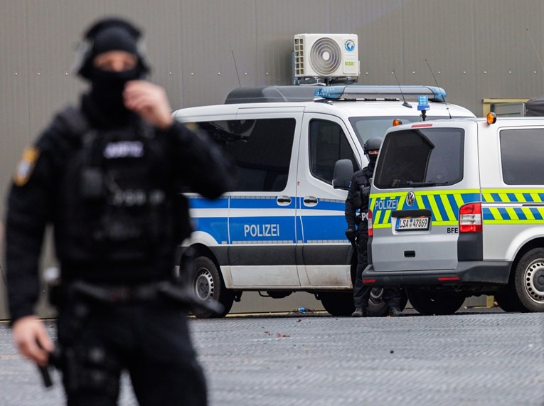 Njemačka policija upucala gluhu djevojčicu (12). Išla je prema njima s noževima