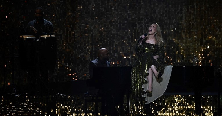 Adele izdominirala BRITS Awardsima, nagradu posvetila bivšem suprugu