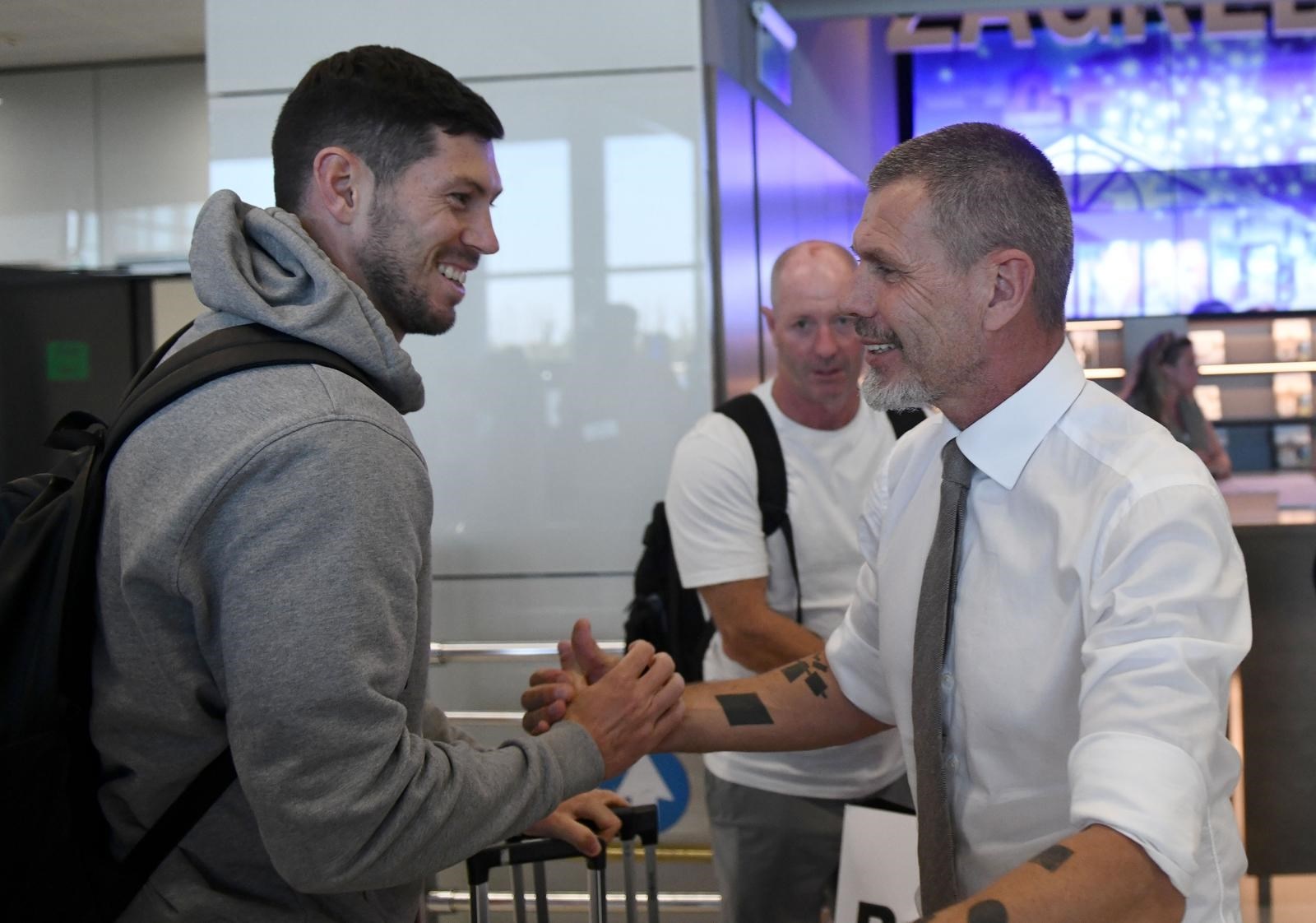 FOTO Novi Dinamov stoper sletio u Zagreb. Boban ga dočekao na aerodromu