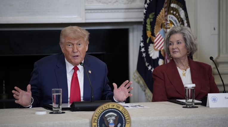 Trump o izjavama šefice svojeg ureda: U pravu je, imam alkoholičarsku osobnost