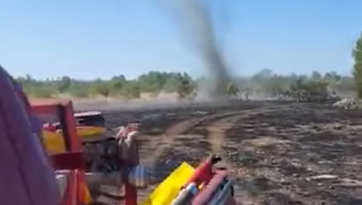 VIDEO Pijavica velikom brzinom išla prema vatrogascima kod Drniša, sve su snimili