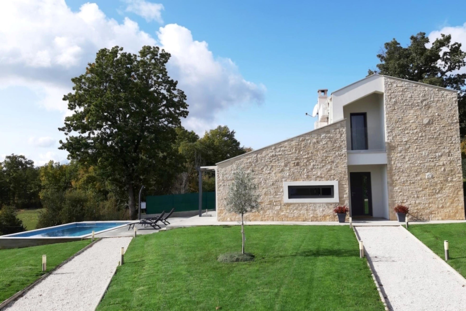 Vila s bazenom u Istri prodaje se za 425.000 €. Evo fotki
