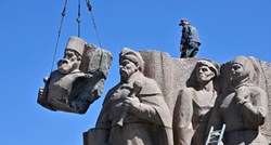 U Kijevu ruše spomenik koji slavi bliskost Rusije i Ukrajine