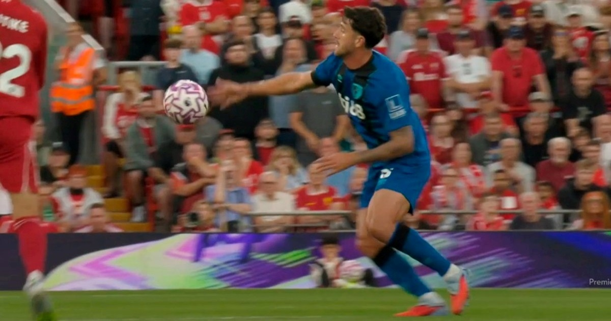 Cirkus odmah u prvoj utakmici Premier lige. Carragher poludio na VAR suce