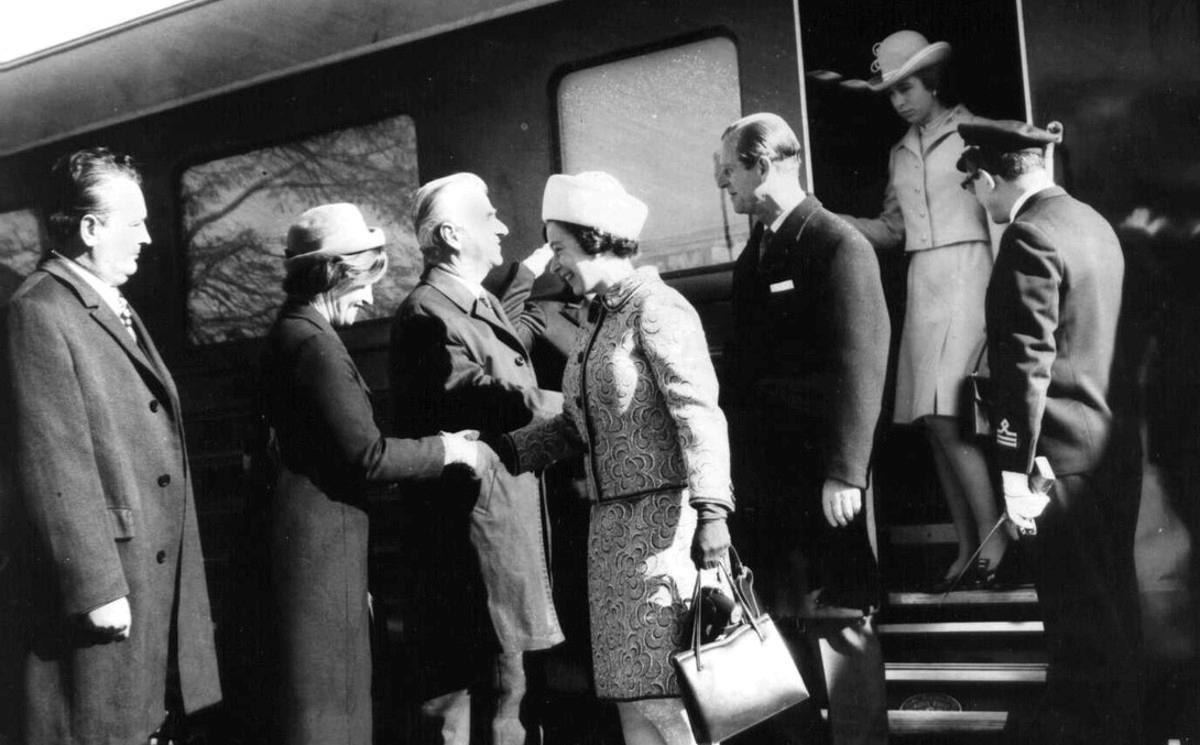 Elizabeta je 1972. posjetila Jugoslaviju, tisuće Zagrepčana joj mahale na Ilici