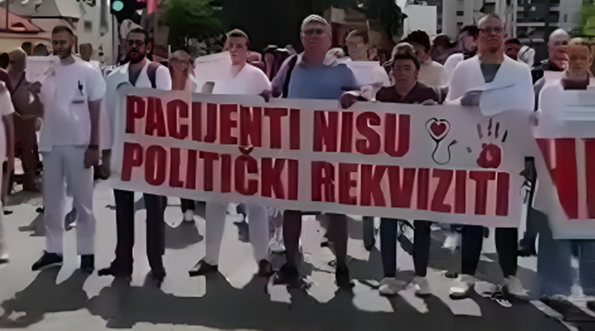 U Novom Sadu prosvjeduju medicinari i studenti medicine. "Mi previjamo, vi prebijate"