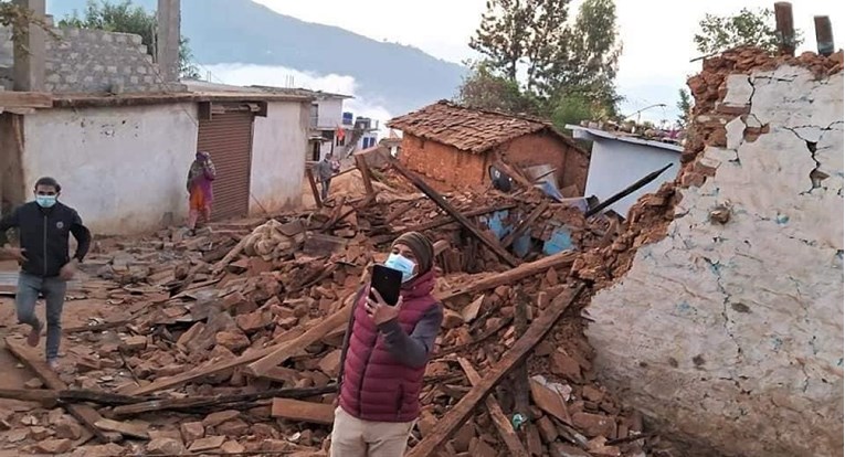 Porastao broj mrtvih i ozlijeđenih u razornom potresu u Nepalu
