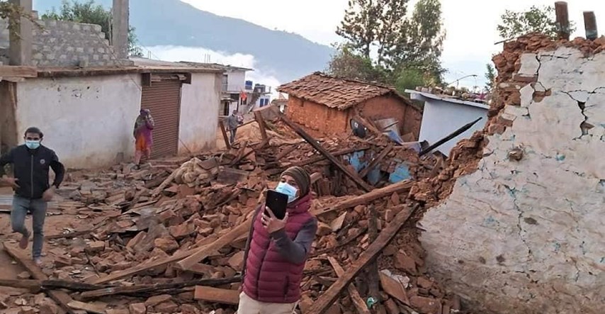 Porastao broj mrtvih u razornom potresu u Nepalu: "Ispod ruševina ima ljudi"