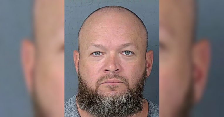 Upao u Kapitol, Trump ga pomilovao. Dobio doživotnu kaznu zbog zlostavljanja djece