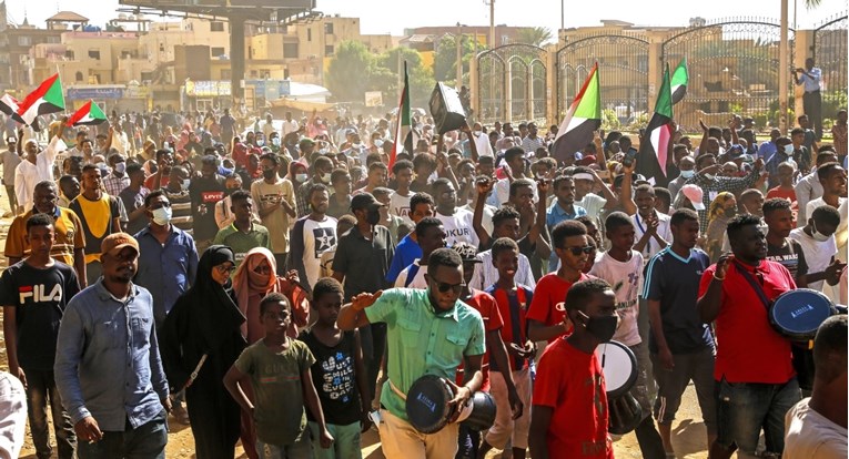 Sudanci prosvjedovali protiv puča, vojska otvorila vatru. Ubijeno najmanje 14 ljudi