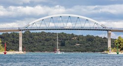 Dvije jedrilice udarile u most između Ugljana i Pašmana, ozlijeđena žena