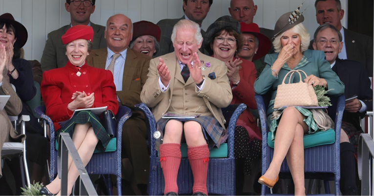 Ove fotke kralja Charlesa postale su viralne. Jasno je i zašto