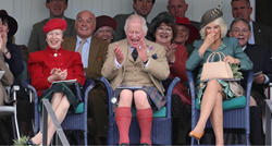 Ove fotke kralja Charlesa postale su viralne. Jasno je i zašto