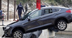 VIDEO Pripit BMW-om sletio u more, poginula žena. Mislio da vozi na Pelješki most