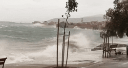 Oluja poharala Dalmaciju, u Splitu je puhalo jugo stoljeća. Pogledajte snimke
